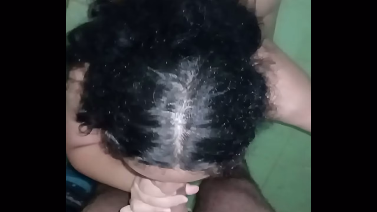 Me escape para el ba&ntilde_o con mi amigo para mamarle la polla a escondido!!