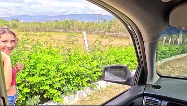 Cazador de Coños Pervertido convence a una Flaca Traviesa Desconocida de Follar de Pie en un garaje a Cambio de Dinero