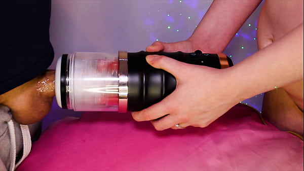 Lee fucks an auto stroke sex toy with roxy