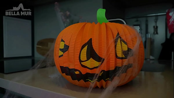 The hottest kitty on Halloween party