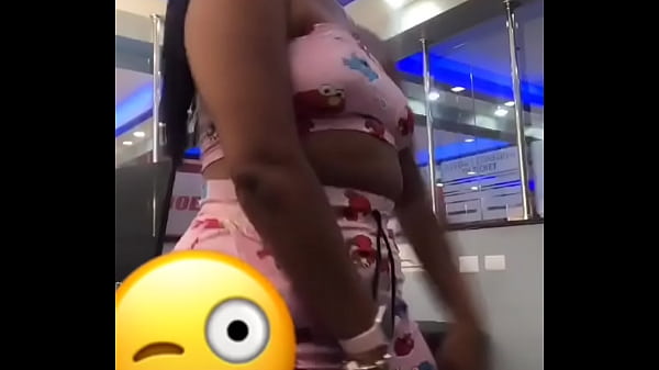 Gordinhal com a calcinha marcando