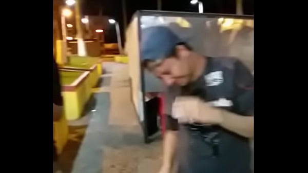 Novinha pede leitinho na cara