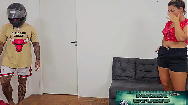 Mama Studio in: I'm broke. Accept xerecard. Milf fucking delivery guy - Free.
