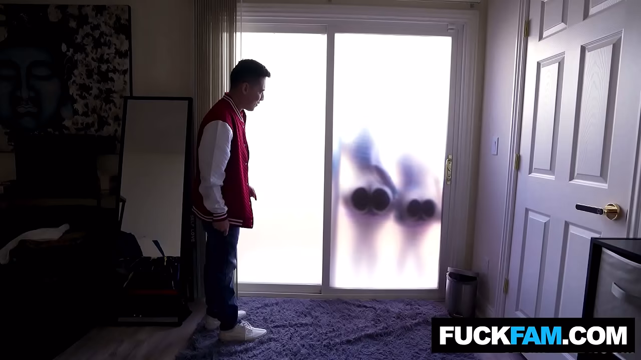 No Need for a Girlfriend Sona Bella, Beca Barbie, Juan Loco