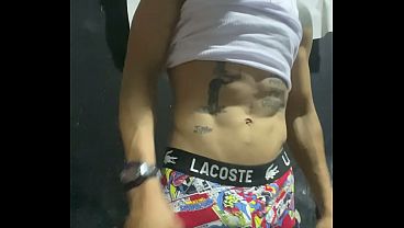 &ldquo;cuando la vibra sube... pasan cosas &rdquo; &ldquo;no deber&iacute;as ver esto... pero ya empezaste &rdquo; &ldquo;todo empez&oacute; tranquilo... mira c&oacute;mo termina &rdquo;