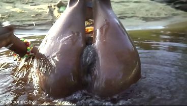 This African tribe girl’s ass is mesmerizing
