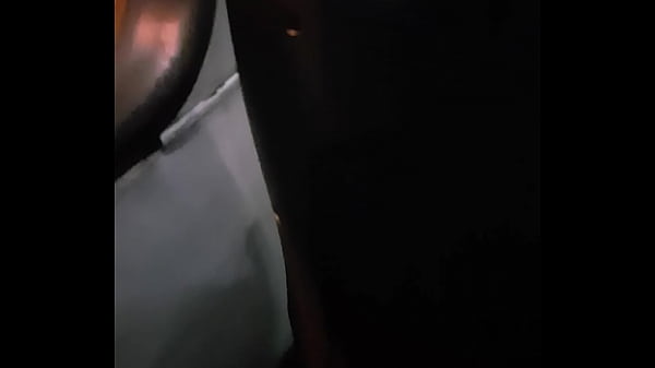 Cheio de tesão dentro do ônibus voltando do tra...