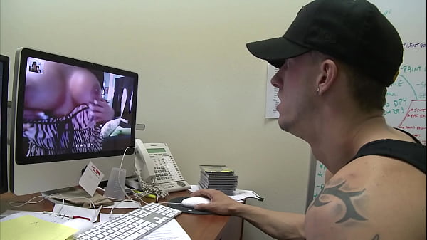 para la jefa lo que ella ordene y pida, y si quiere que me vuelva su esclava sexual con gusto lo hare