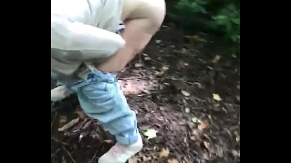 Lou-Lou Outdoor pissin