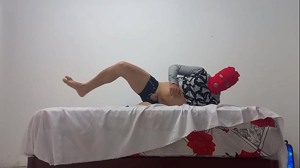 THE NEWBIE OF THE CLASS WANTS TO HAVE SEX WITH AN INFLATED CONDOM