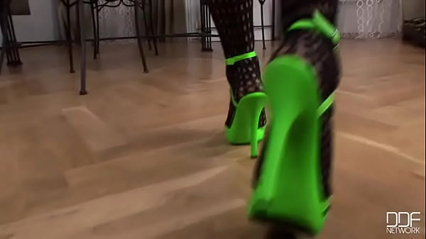 Stunning green pumps and puntang!
