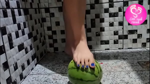 Amassando melancia Lovecockcrusch