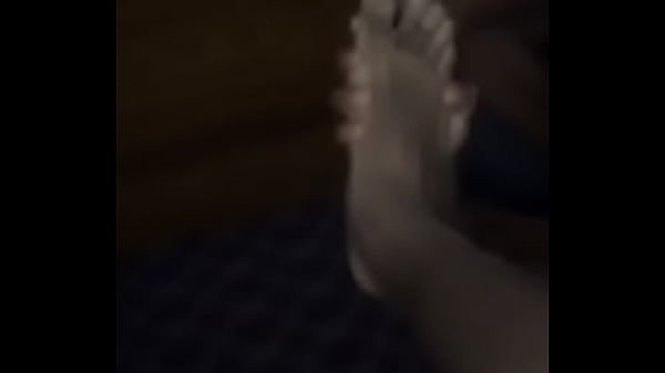 thumb feet