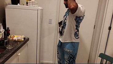 pegando novinha casada de mini-saia sem calcinha