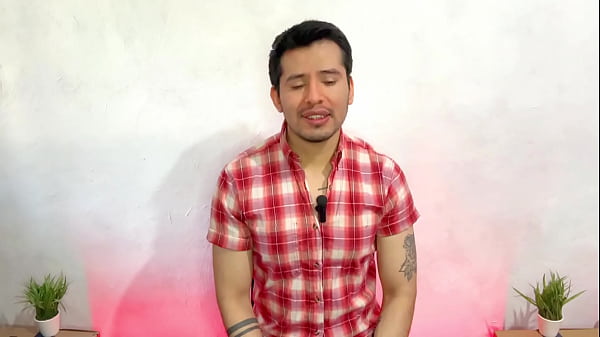 Download Video - Amigo hetero deja que su amigo gay le mame sus 23cm de verga dotada&excl; Relato sexual