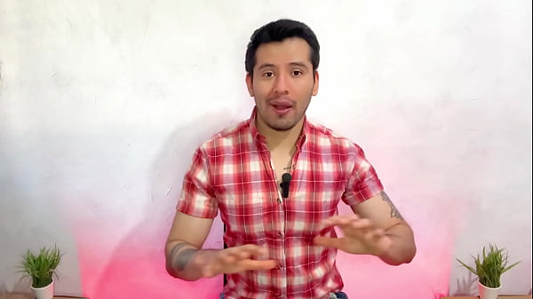 Amigo hetero deja que su amigo gay le mame sus ...