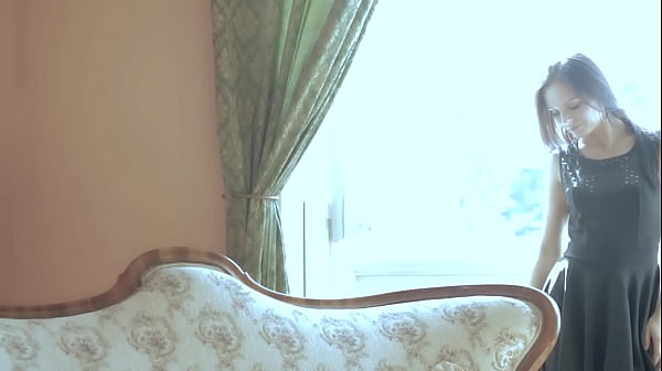 Jenna J Ross sometimes gets bored when home on break from college