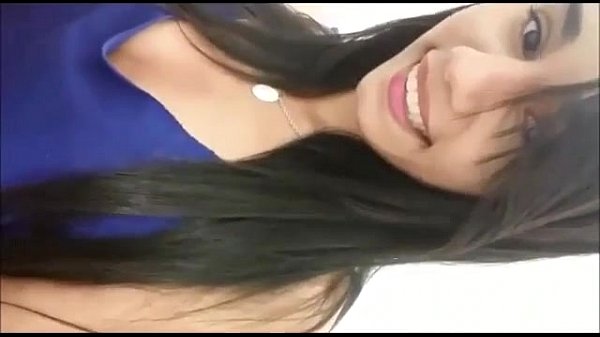 Download Video - Ninfeta-Socando-uma-Deliciosa-Siririca