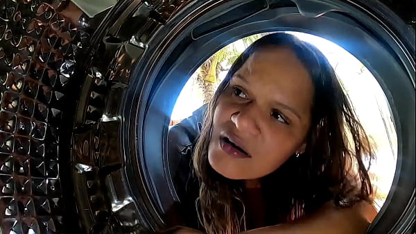 Stuck in the washing machine, I asked for help but got up.