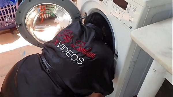Stuck in the washing machine, I asked for help but got up.
