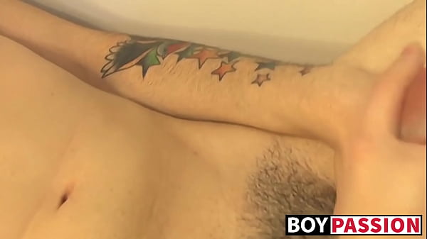 Cute twink Rad showers and stuffs dildo in tigh...