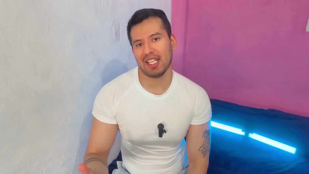 Joven alba&ntilde_il vergon pre&ntilde_a el culo a pelo de su compa alba&ntilde_il en la casa en construccion! Relato sexual