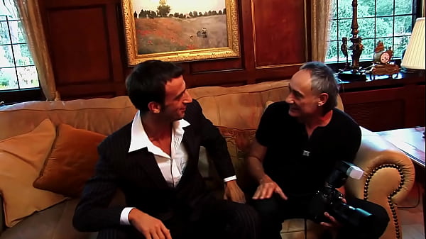 Horny Swingers Kristi Klenot & Samantha Bond Swap Cum in Wild Group Facial!