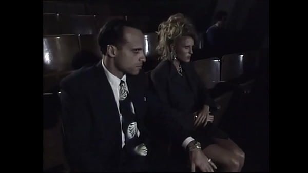 Couple decides to imitate Safados in Cinema