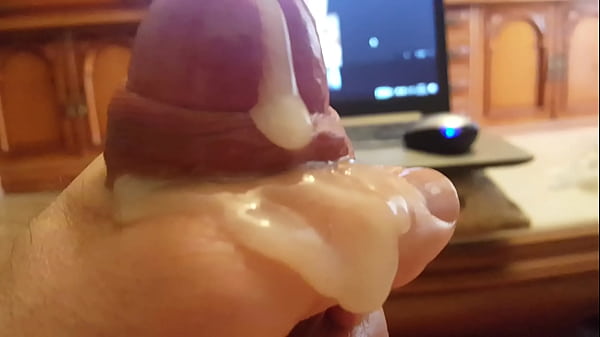 Sideral viendo un video