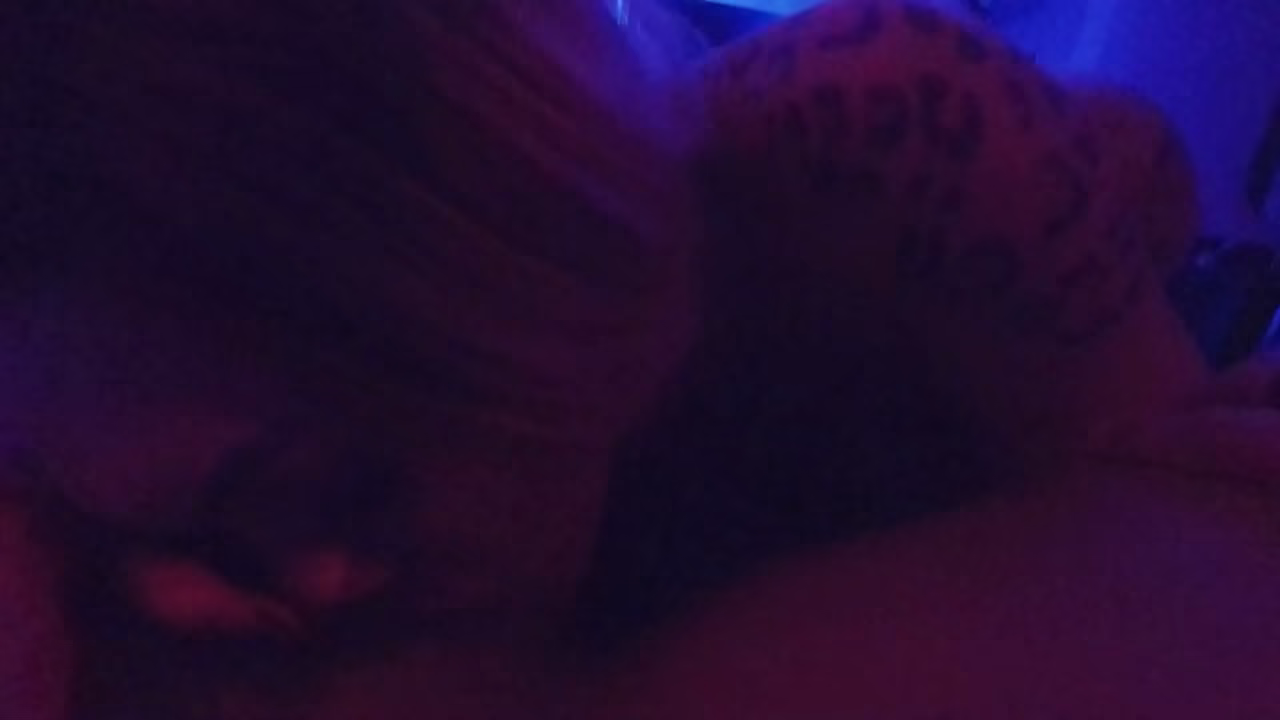 A Boca Mais Gostosa: Trans Mamando o Marido e a Esposa