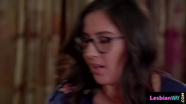 Glamcore babe pussylicking her girlfriend