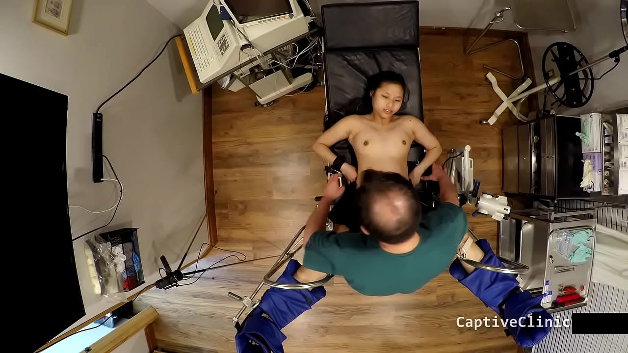 La malcriada asiática Raya Nguyen irrumpe en la casa equivocada, se acerca al médico y termina haciendo su primera porno - EXCLUSIVAMENTE @BondageClinicCom
                    pussy tits small asian humiliation bdsm doctor bondage orgasm medical begging taken stirrups behind the scenes spread eagle medfet doctor tampa raya nguyen raya pham muchos negros