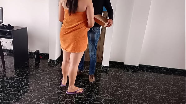 I accidentally fuck the delivery man when my husband is not at home: he tells me to pay him but since I have no money I give him a good blowjob