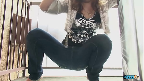 FODENDO UMA PUTA GOSTOSA SEM TIRAR O SHORTS JEANS (COM ED JUNIOR E MANU CORTEZ)