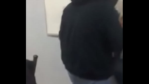 Joven bajito es follado como la perra que es