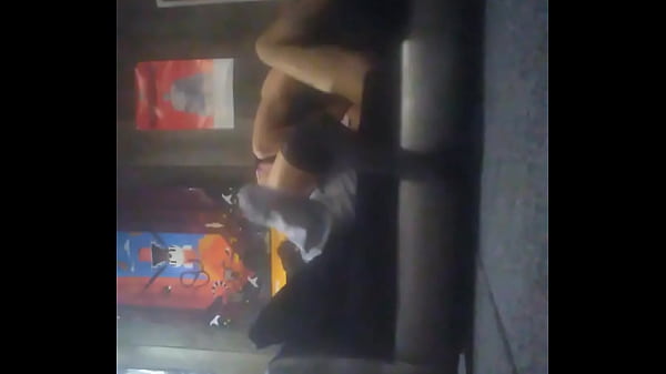 Rylee Roberts senta Marco e empurra seu pau sem cortes garganta abaixo enquanto o deixa brincar com seu cu!