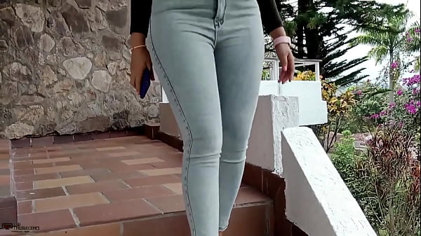 Download Video - La hermosa Samantha aprovecha que esta sola en casa para follar con el jardinero