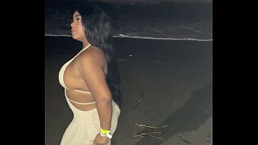 Download Video - Mi hermanastra se deja hacer un cum facial en la playa
