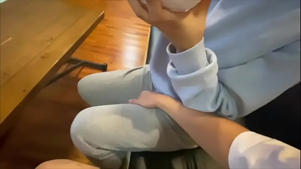 [Date with my girlfriend at home] I shook my hips a lot as she begged me to go deeper.