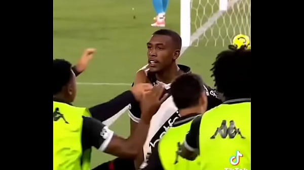 Novinho e veiote argentino botando a menor de RJ pra engolir tudo