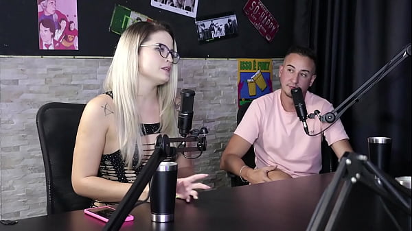 On the platforms they make homemade content, he is not attracted to women, and when she posted a photo in her underwear... - Joice Muller & Rennan Delgado