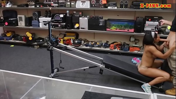 Amateur ebony gets boned at the pawnshop