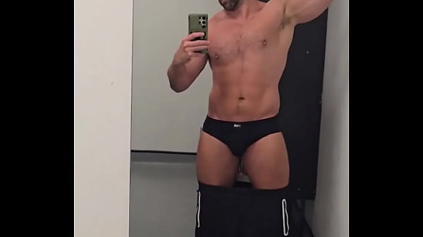 Oooosh Anyone want to feed me burgers, stroke hair and tell me how big and strong I am?