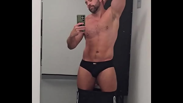  Oooosh Anyone Want To Feed Me Burgers  Stroke Hair And Tell Me How Big And Strong I Am?