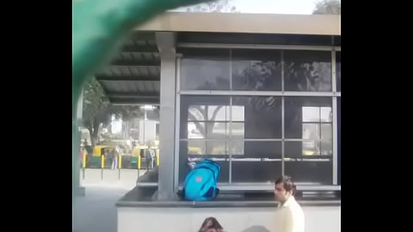 Delhi gf sucking dick outdoor