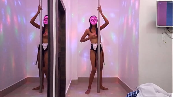 SUPER HOT BRUNETTE IS STILL LEARNING HOW TO DANCE SEXY ON THE POLE. IF YOU WANT TO SEE ME FUCK WATCH ME IN THE PREMIUM VIDEOS OF XVIDEOS. REAL HOMEMADE PORN