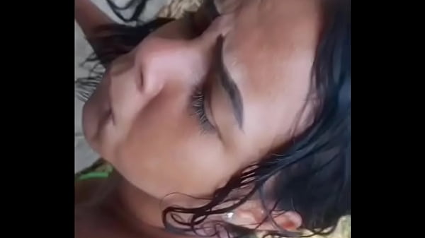 Download Video - Menina de apenas 18 anos se perde na mata e achada por Homem maduro da fazenda n&atilde;o deu outra rasgou seu cuzinho ali mesmo&period;