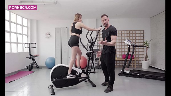 PORNBCN 4K | A young Latina fucking her muscular trainer in a hardcore scene. Pamela Silva | COMPLETE in the LINK --->