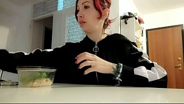 ChantalChannel - eating shrimps and burp very loud