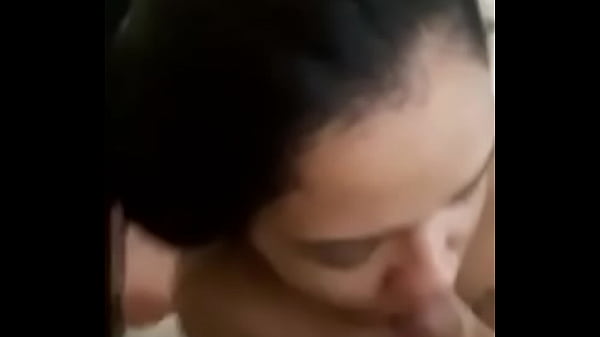 Novinha mamando com vontade